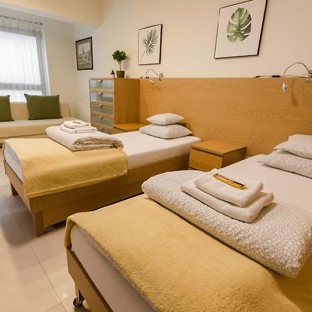 Family Apartments - Private Parking クラクフ エクステリア 写真