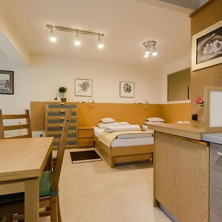 Family Apartments - Private Parking クラクフ エクステリア 写真