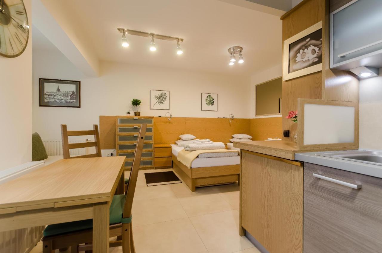 Family Apartments - Private Parking クラクフ エクステリア 写真