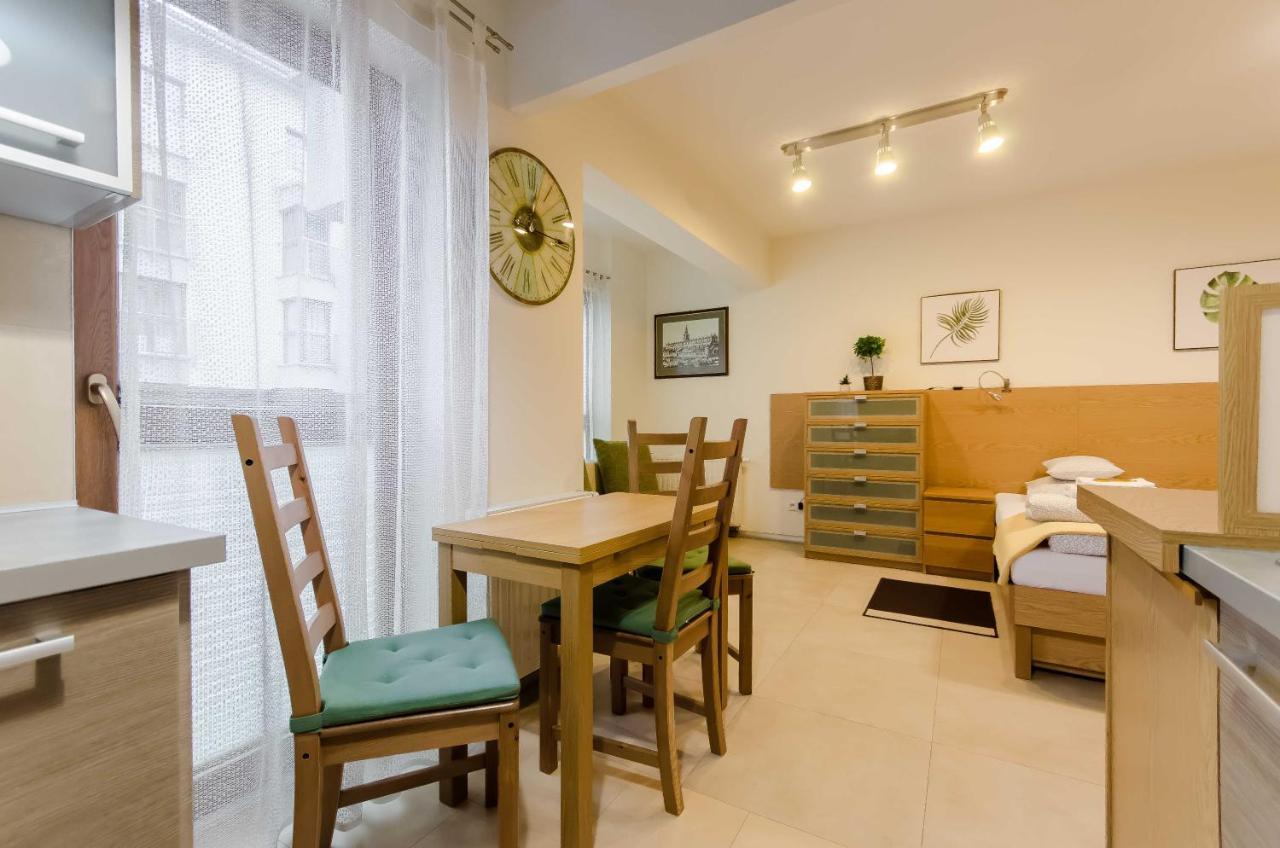 Family Apartments - Private Parking クラクフ エクステリア 写真