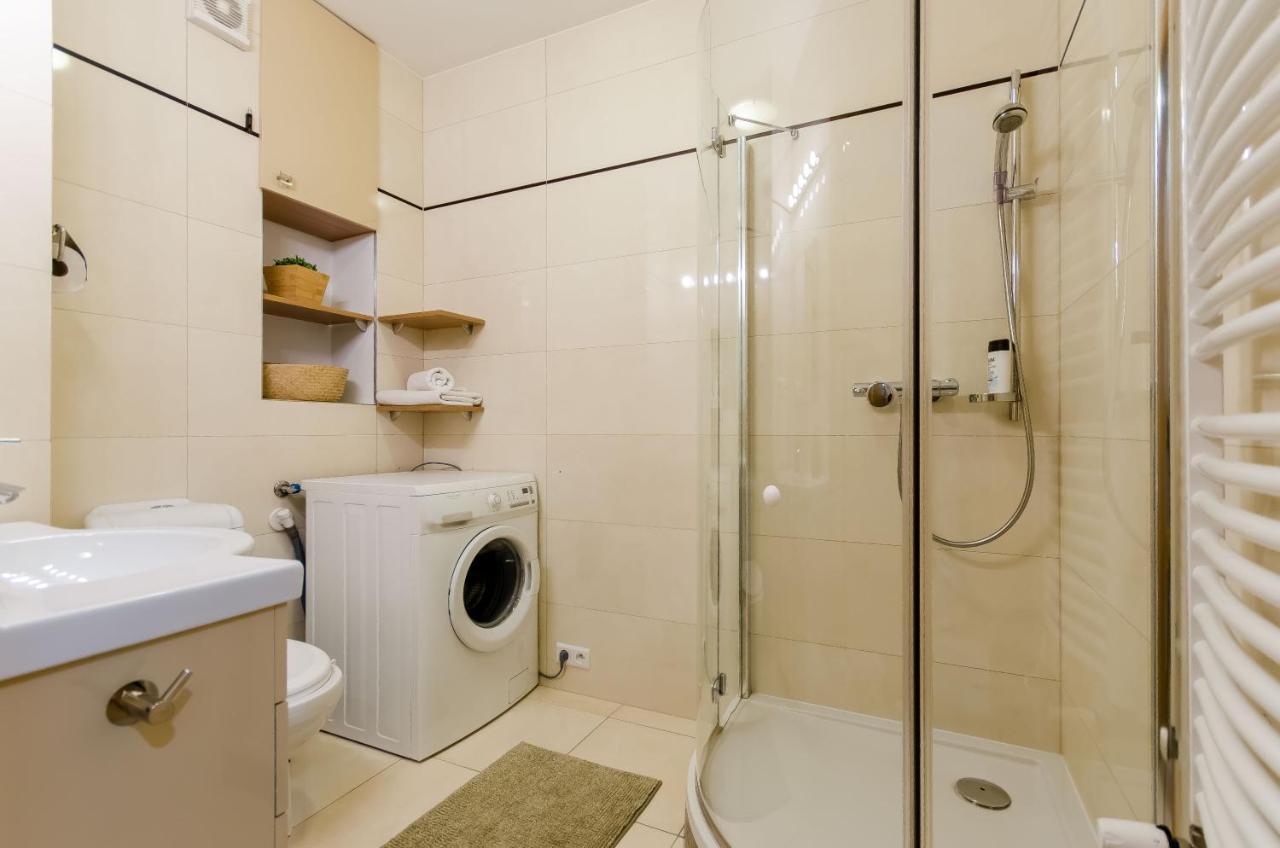 Family Apartments - Private Parking クラクフ エクステリア 写真
