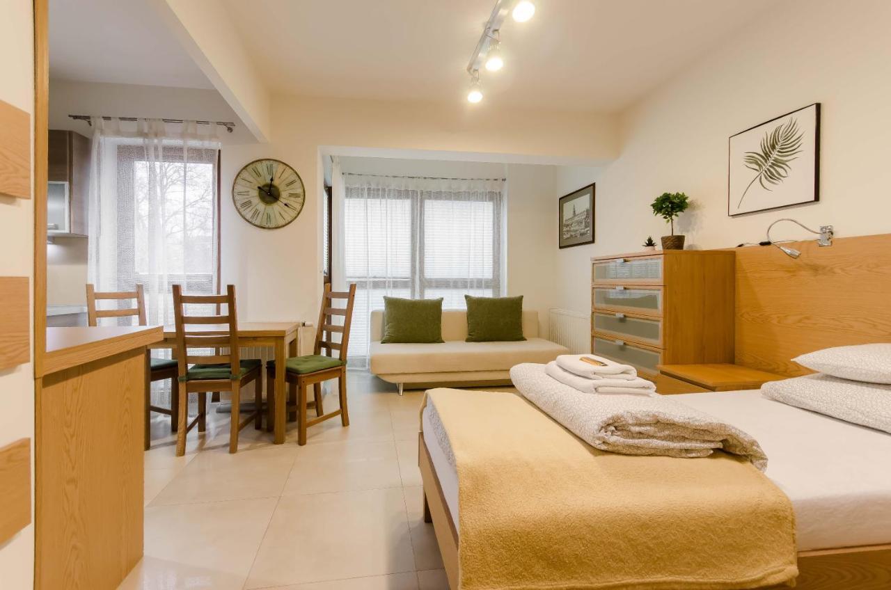 Family Apartments - Private Parking クラクフ エクステリア 写真