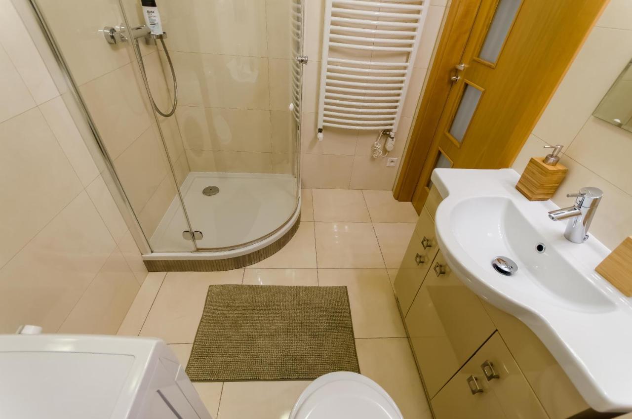 Family Apartments - Private Parking クラクフ エクステリア 写真